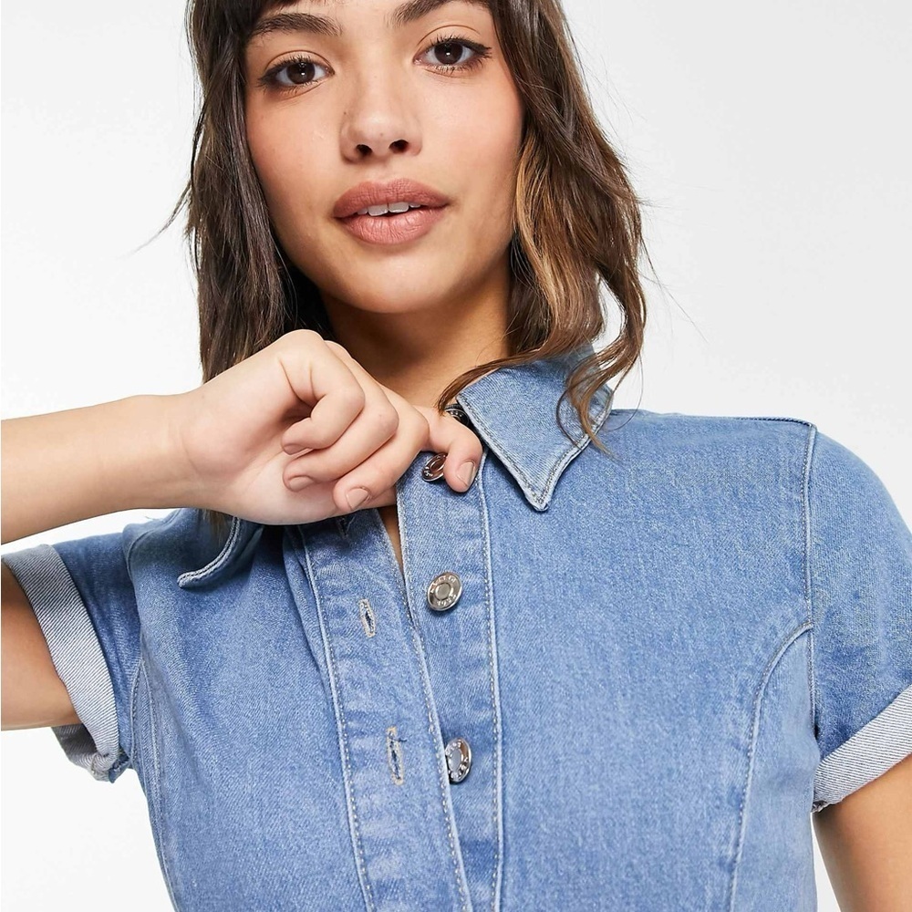 ASOS DESIGN denim fitted shirt dress with short sleeves in midwash Size 6 - Picture 4 of 9